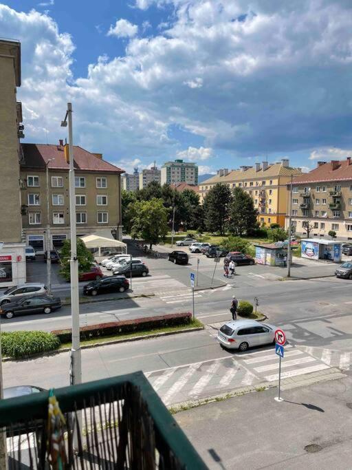 Ferienwohnung Priestranny 3 Izb. Apartman V Centre S Parkovanim. Banská Bystrica Exterior foto